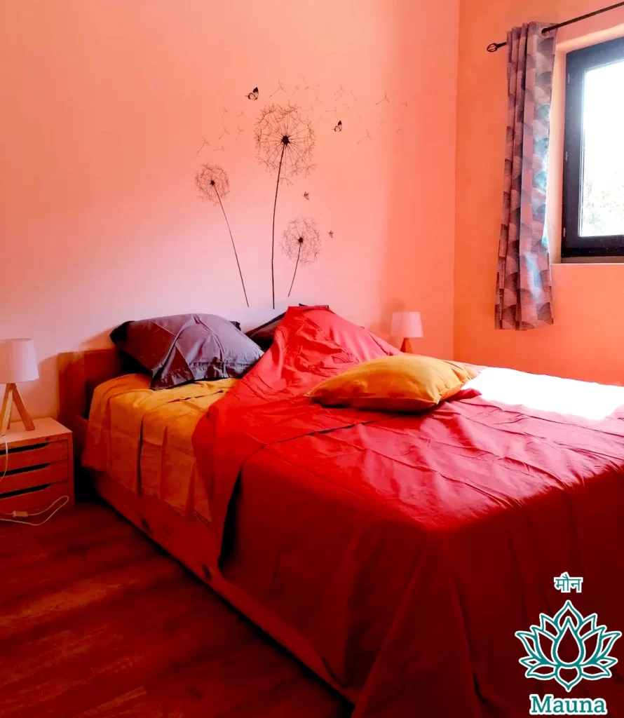 gîte à la ferme : chambre avec lit-double