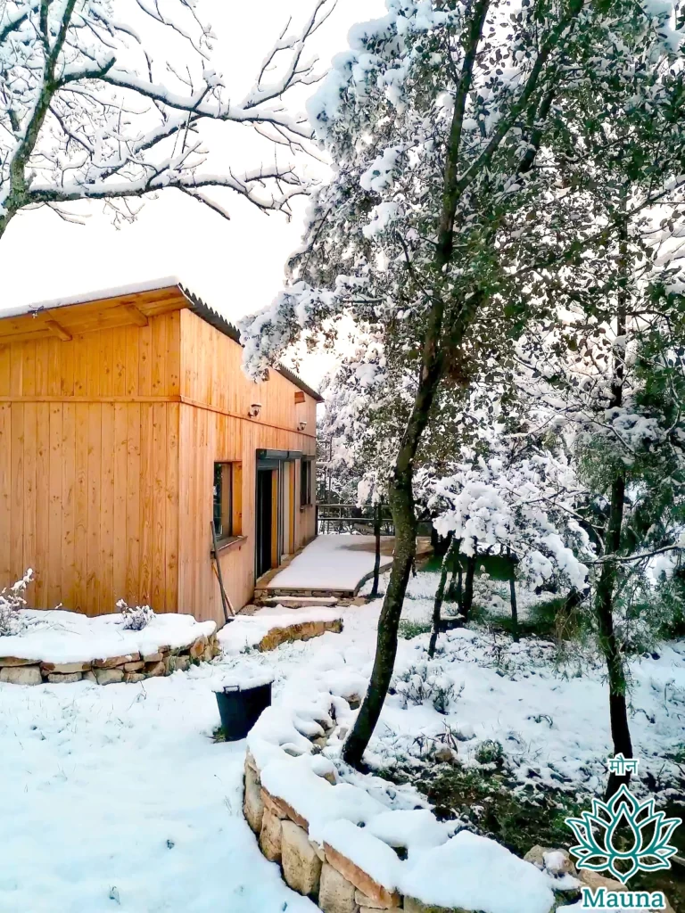 gîte à la ferme : vue extérieure par temps de neige