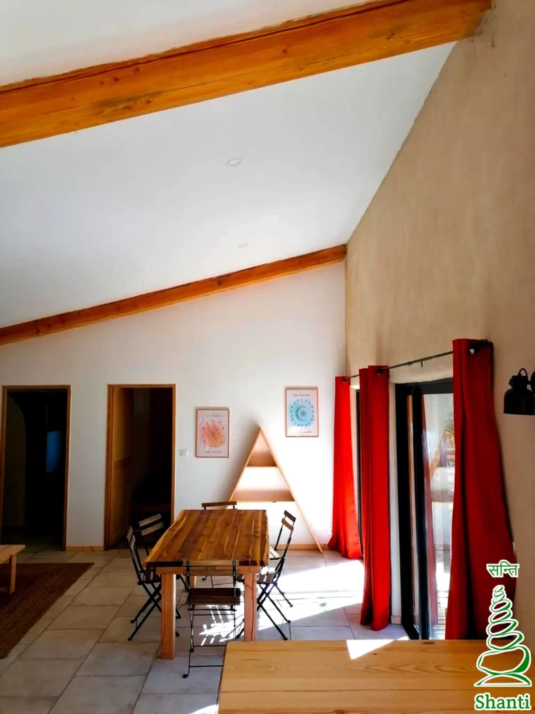 gîte à la ferme : salle à manger & baies vitrées