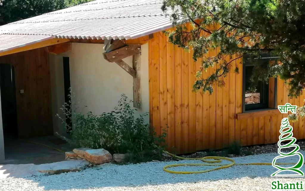 gîte à la ferme : cour arrière