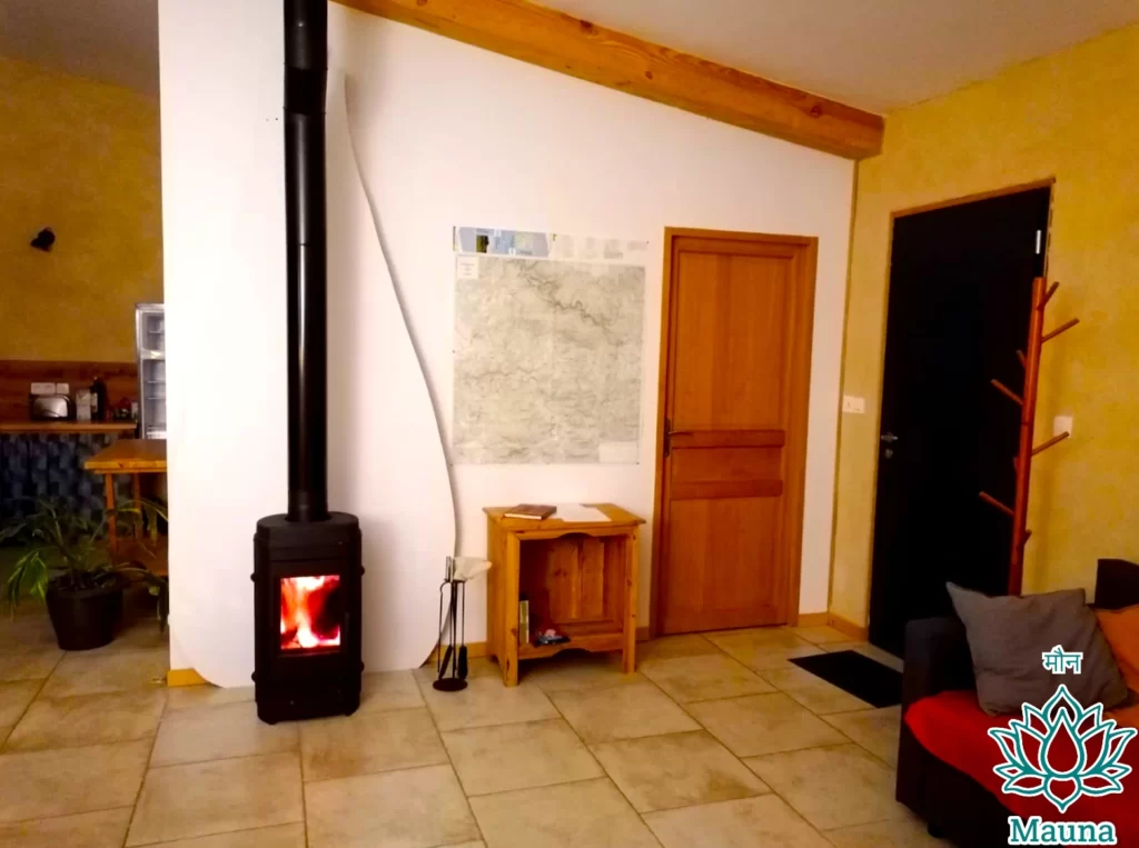 gîte à la ferme : poêle à bois du salon
